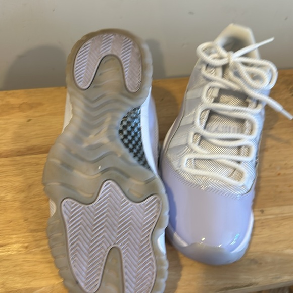 Great condition women’s Air Jordan - Picture 3 of 3